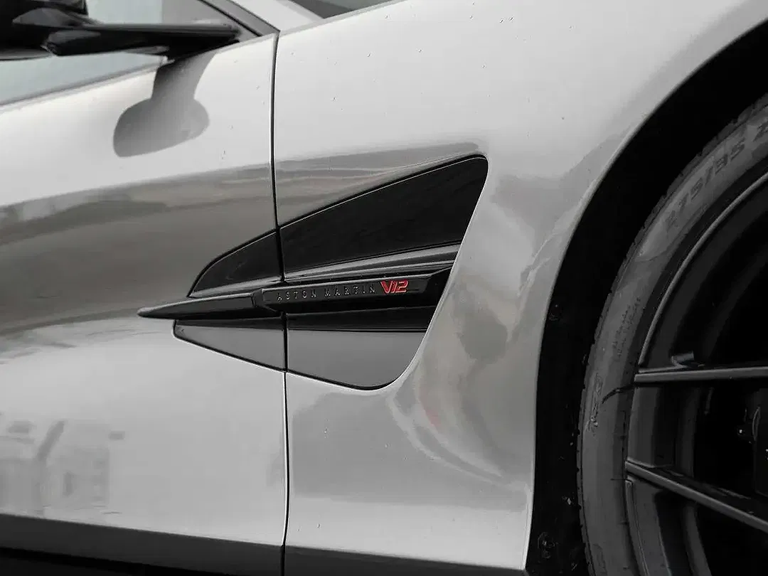 Aston Martin Vanquish - Thumbnail 12