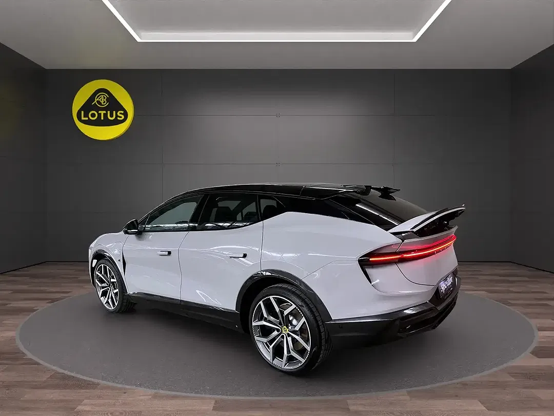 Lotus Eletre R - Thumbnail 5