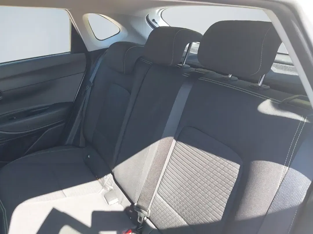 Hyundai i20 Intro Edition - Thumbnail 13