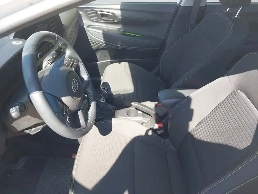 Hyundai i20 Intro Edition - Thumbnail 9