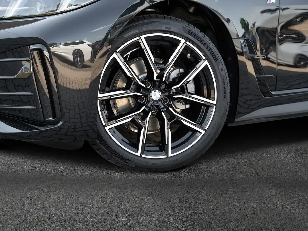 BMW i4 eDrive Electric - Thumbnail 7
