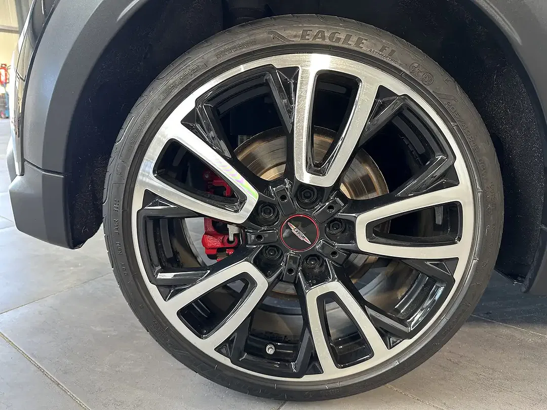 MINI John Cooper Works - Thumbnail 3