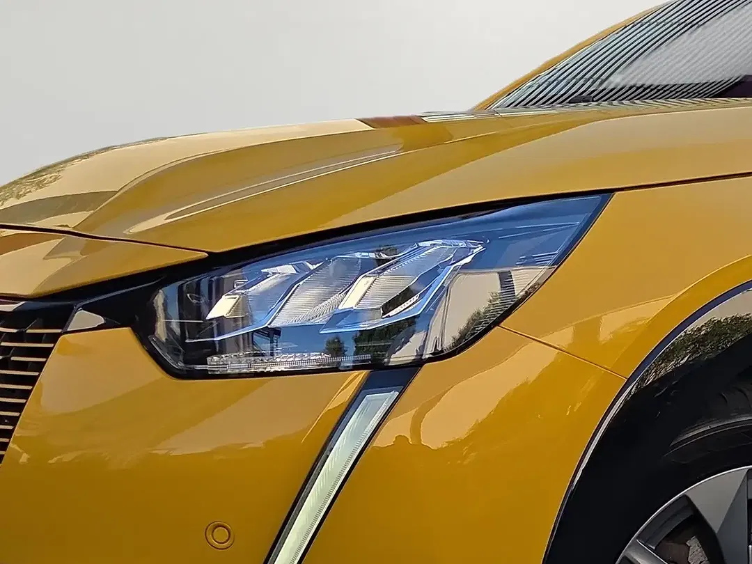 Peugeot 208 Allure Plus - Thumbnail 5