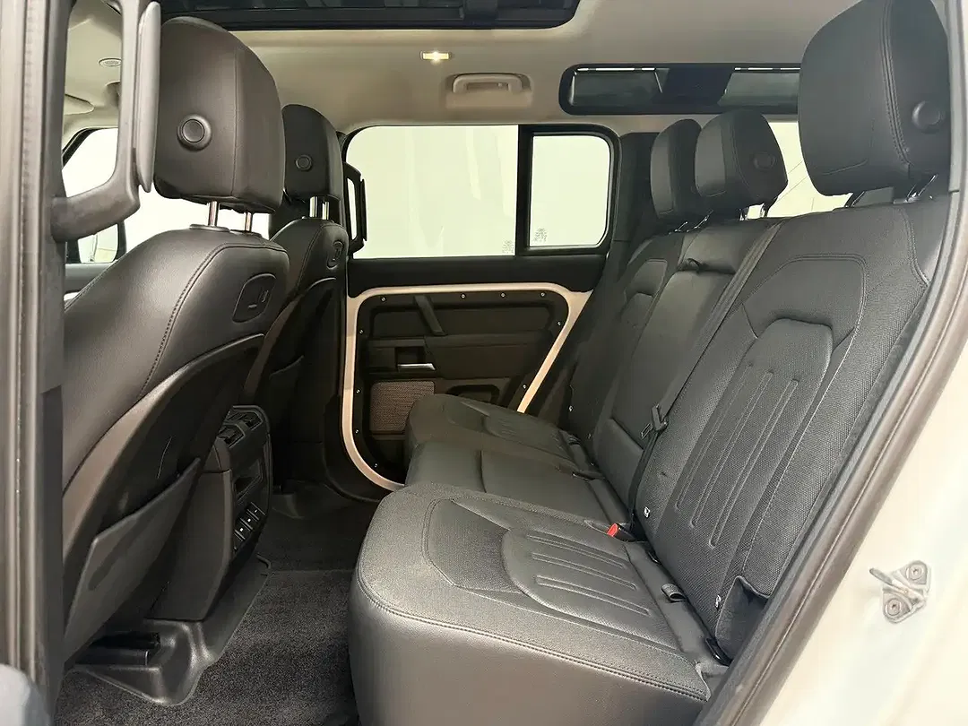 Land Rover Defender 110 S - Thumbnail 12
