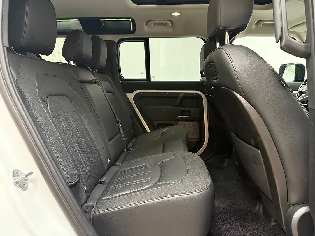 Land Rover Defender 110 S - Thumbnail 13