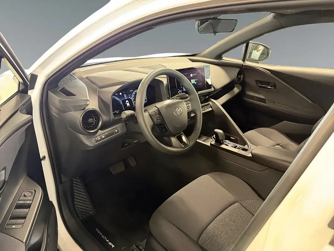 Toyota C-HR Hybrid - Thumbnail 9