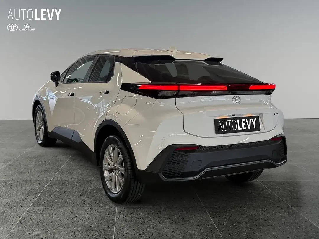 Toyota C-HR Hybrid - Thumbnail 3