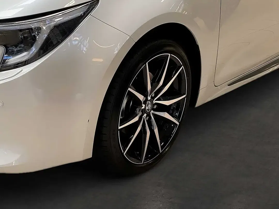 Toyota Corolla Hybrid GR Sport - Thumbnail 13