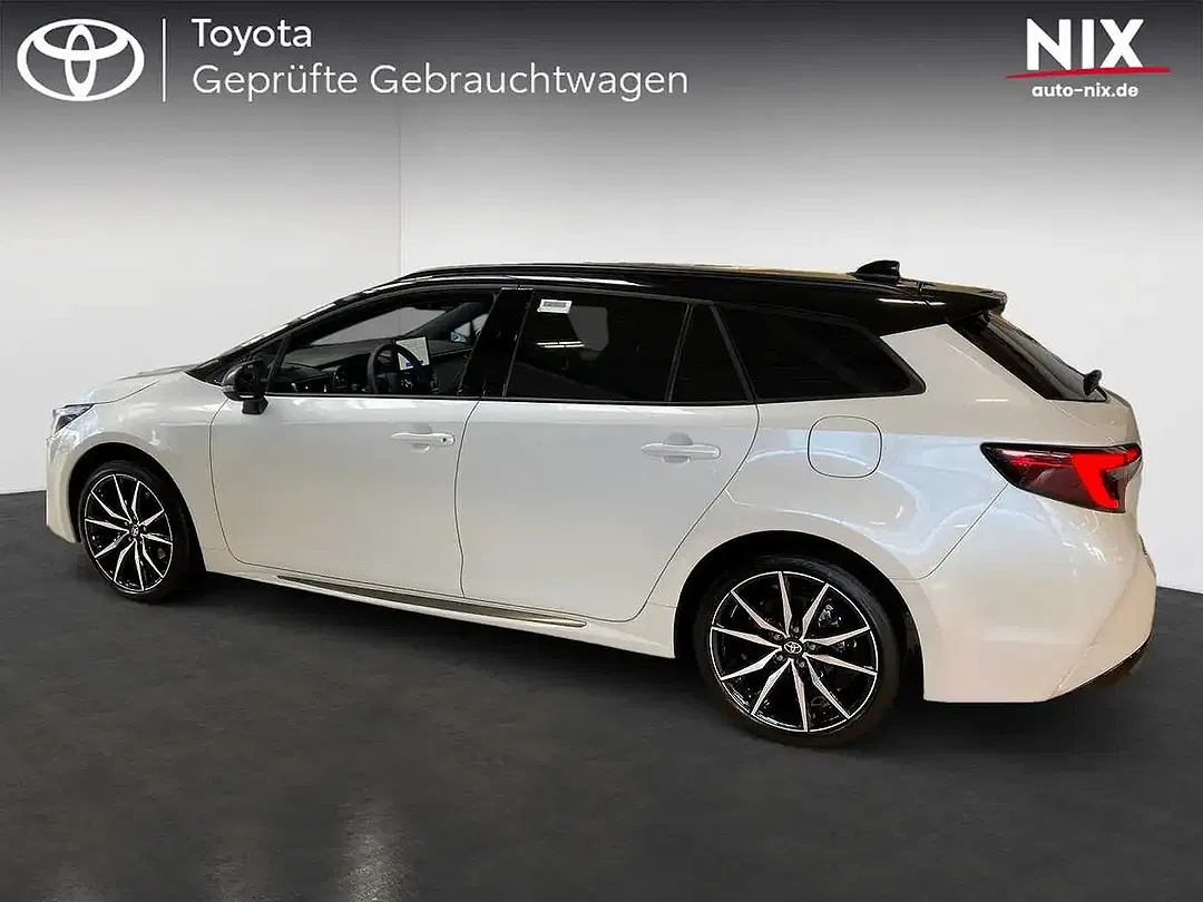 Toyota Corolla Hybrid GR Sport - Thumbnail 3