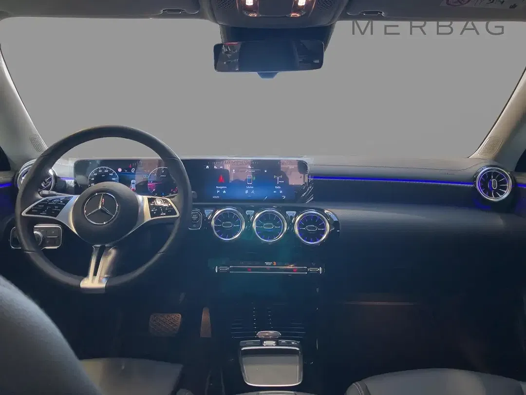 Mercedes-Benz CLA 180 - Thumbnail 8