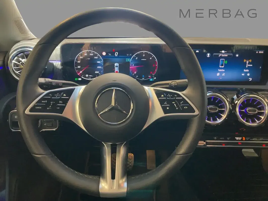 Mercedes-Benz CLA 180 - Thumbnail 9