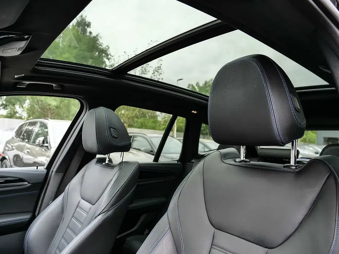 BMW iX3 - Thumbnail 10