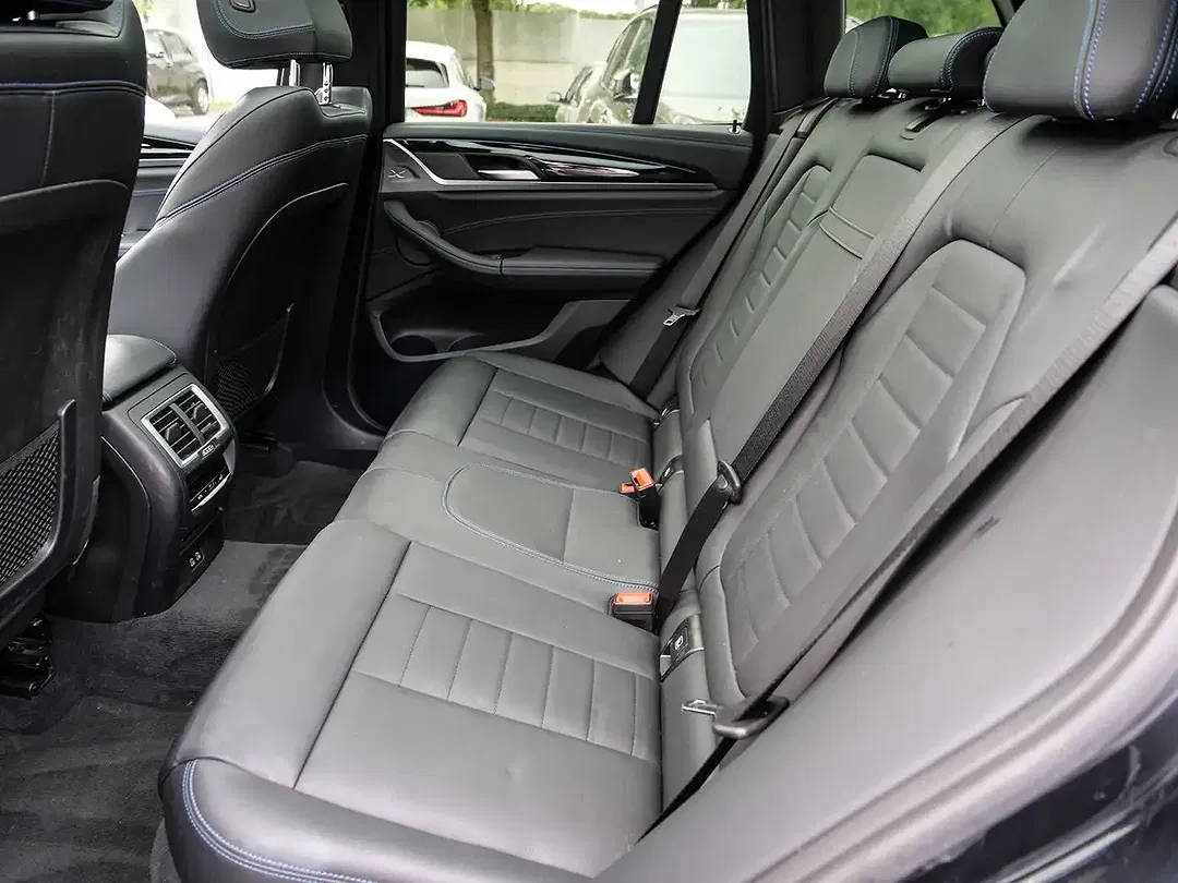 BMW iX3 - Thumbnail 11