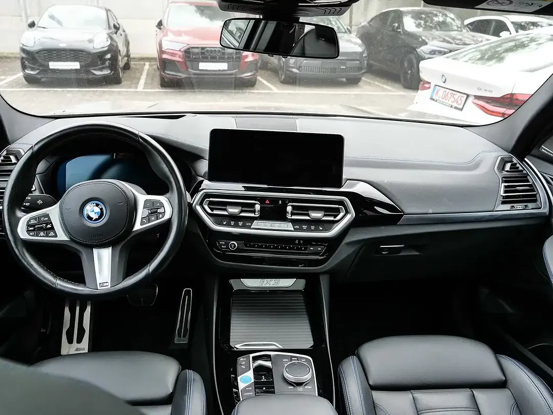 BMW iX3 - Thumbnail 12