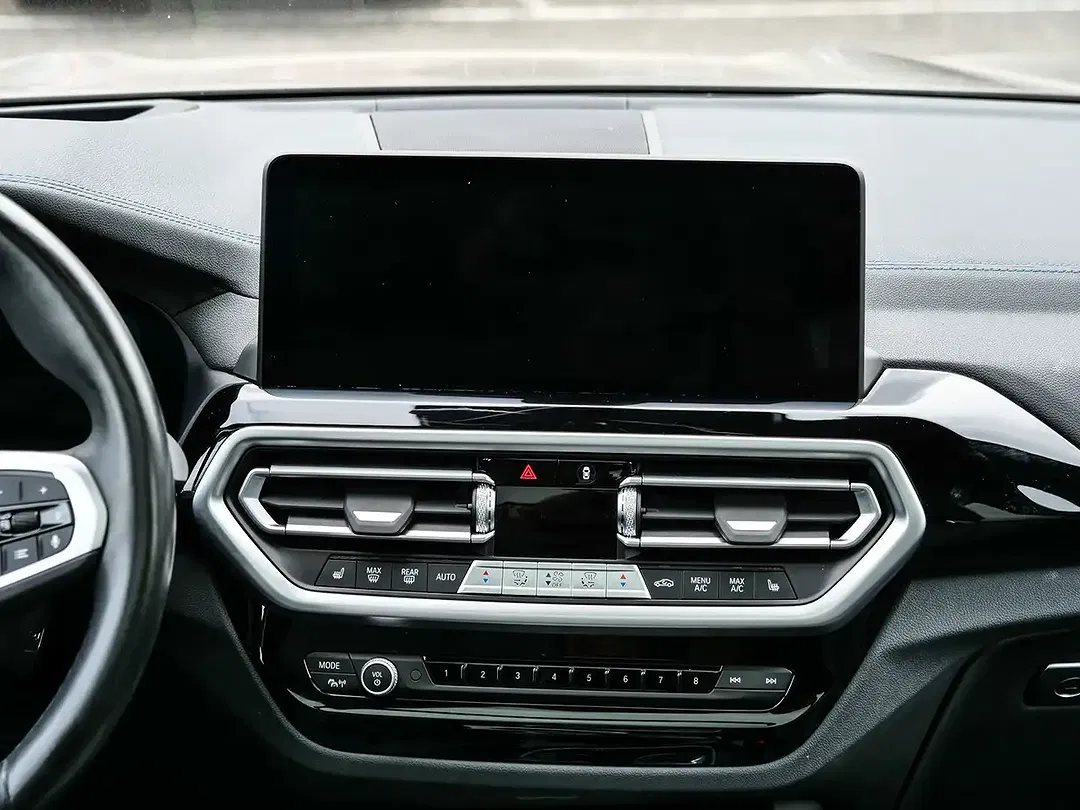 BMW iX3 - Thumbnail 13
