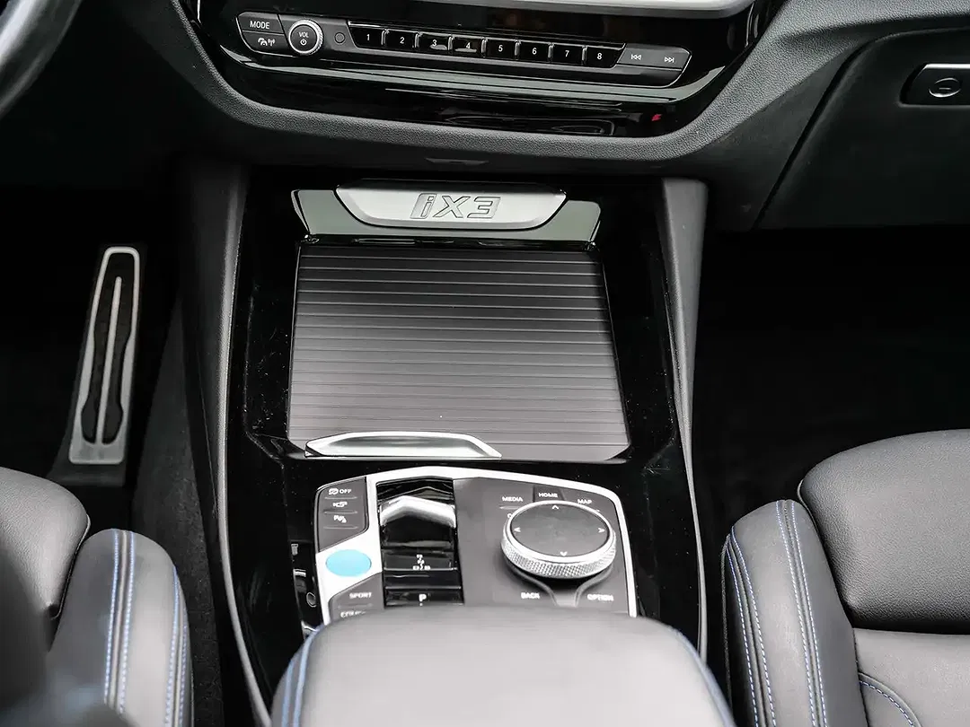 BMW iX3 - Thumbnail 14