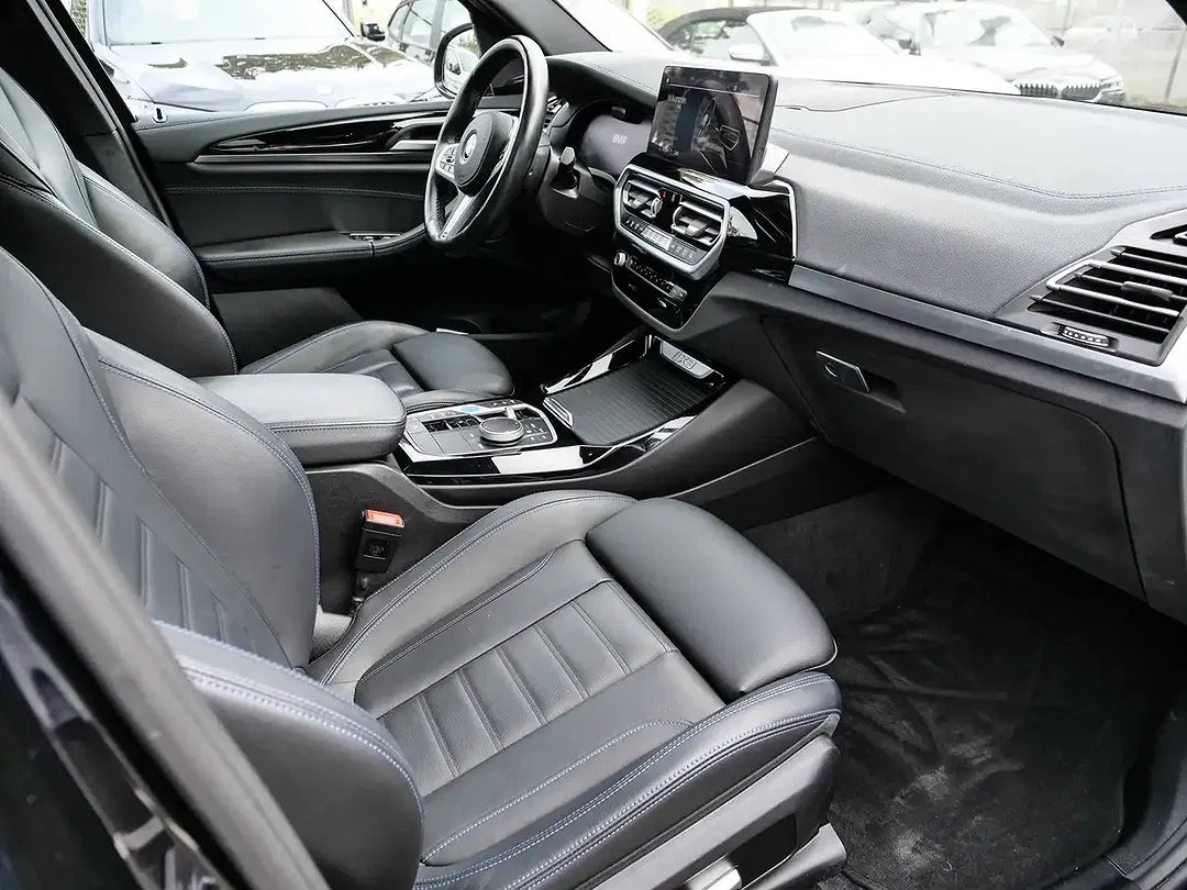 BMW iX3 - Thumbnail 16