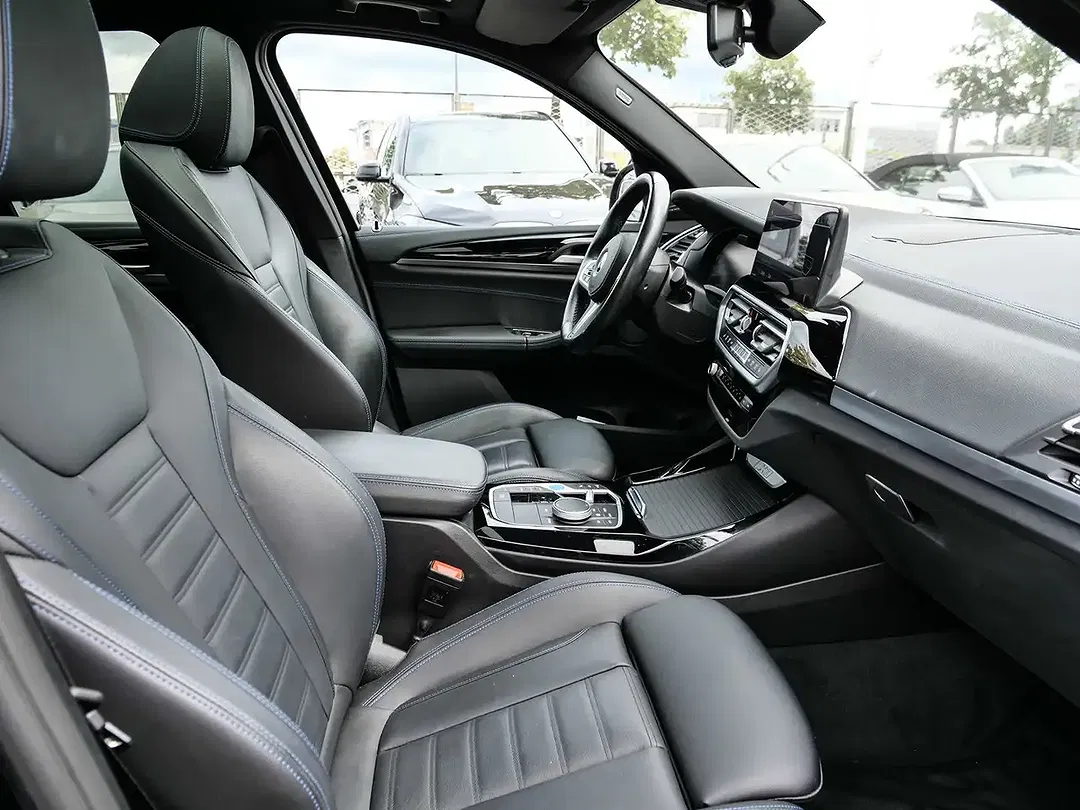BMW iX3 - Thumbnail 17