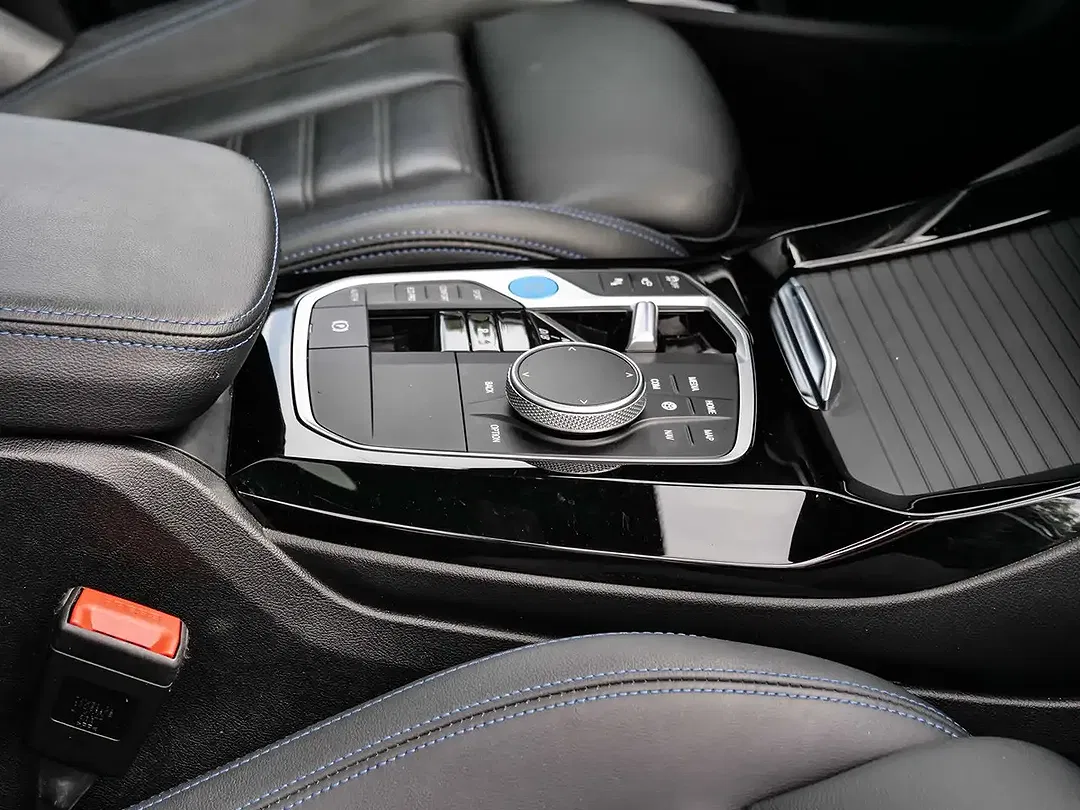 BMW iX3 - Thumbnail 19