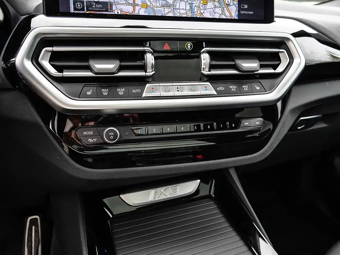 BMW iX3 - Thumbnail 22