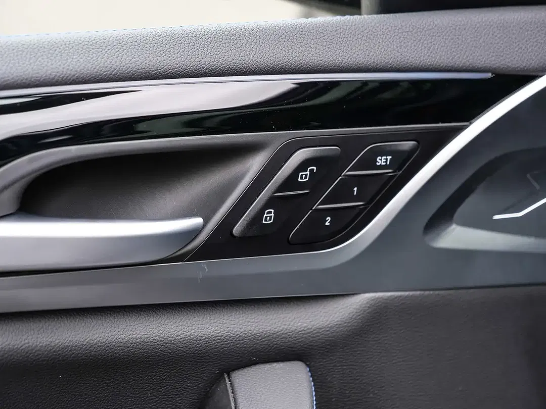 BMW iX3 - Thumbnail 26