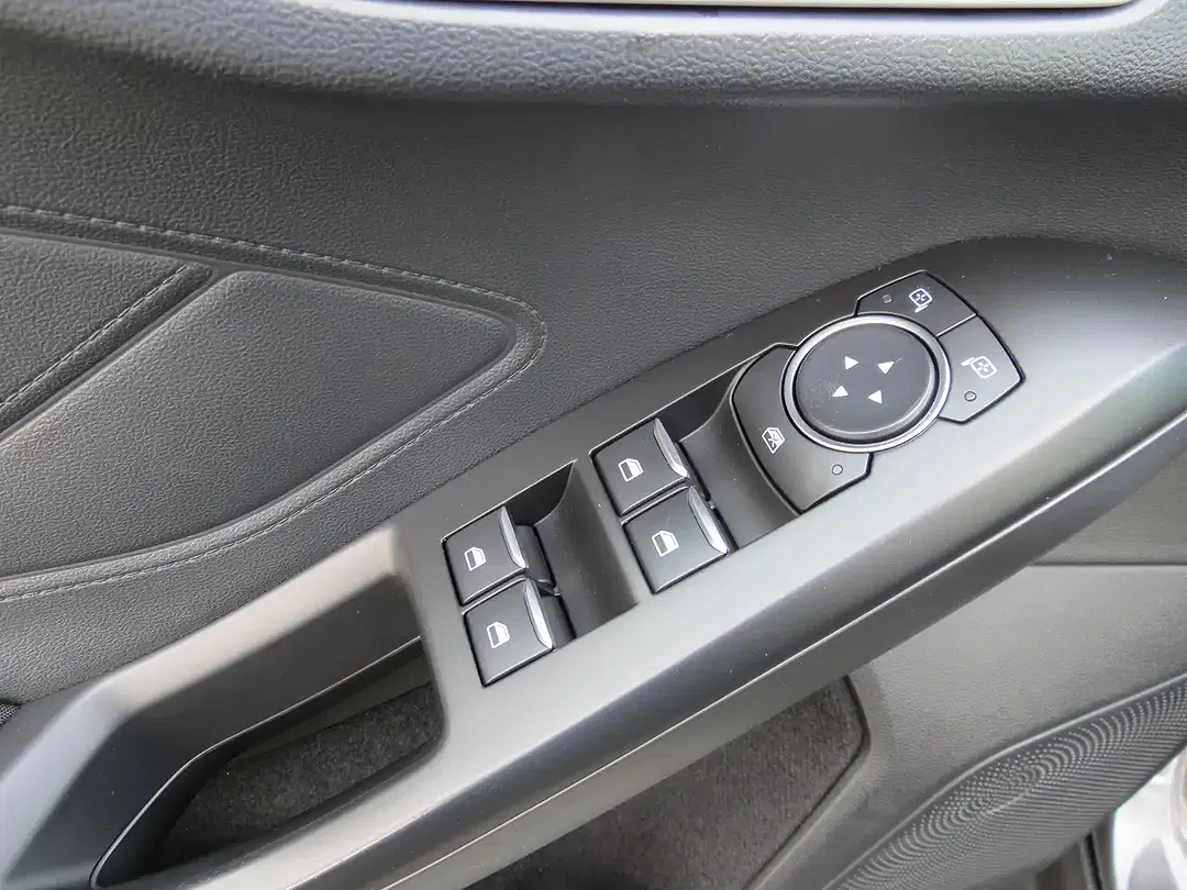 Ford Focus - Thumbnail 12