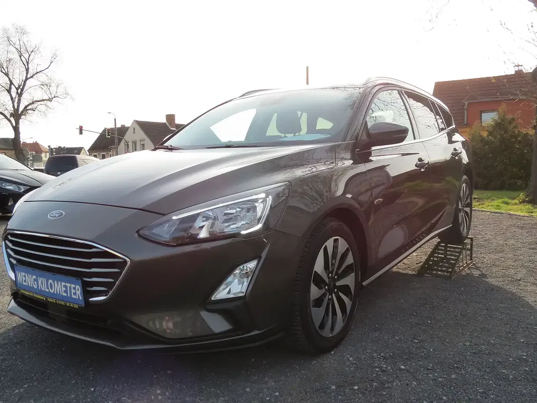 Ford Focus - Thumbnail 3