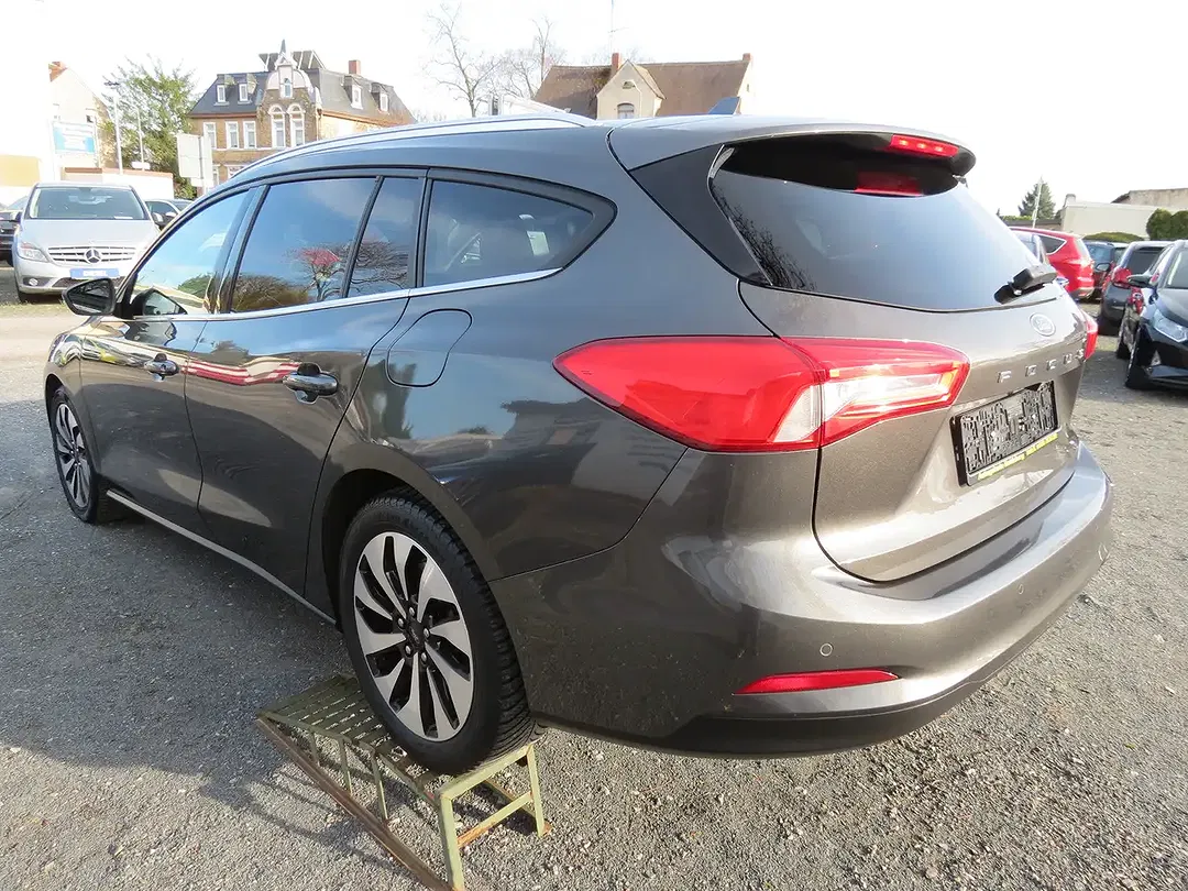 Ford Focus - Thumbnail 5