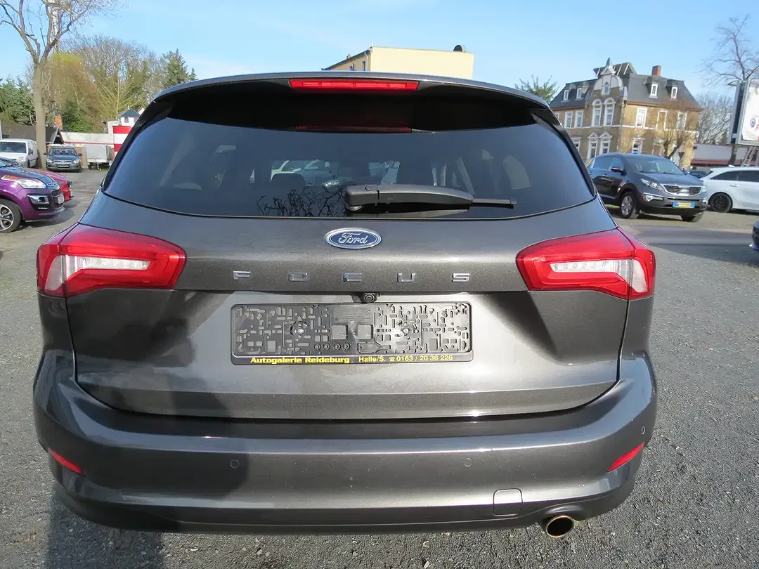 Ford Focus - Thumbnail 6