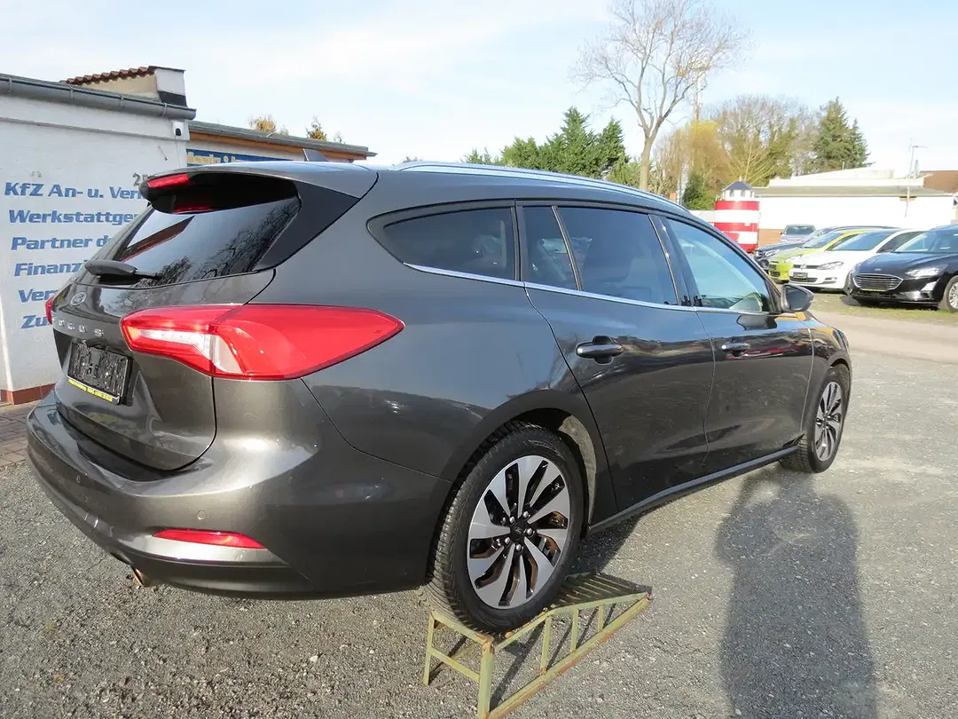 Ford Focus - Thumbnail 7
