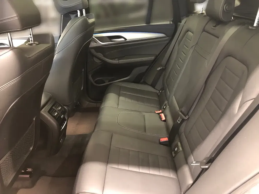 BMW iX3 - Thumbnail 4
