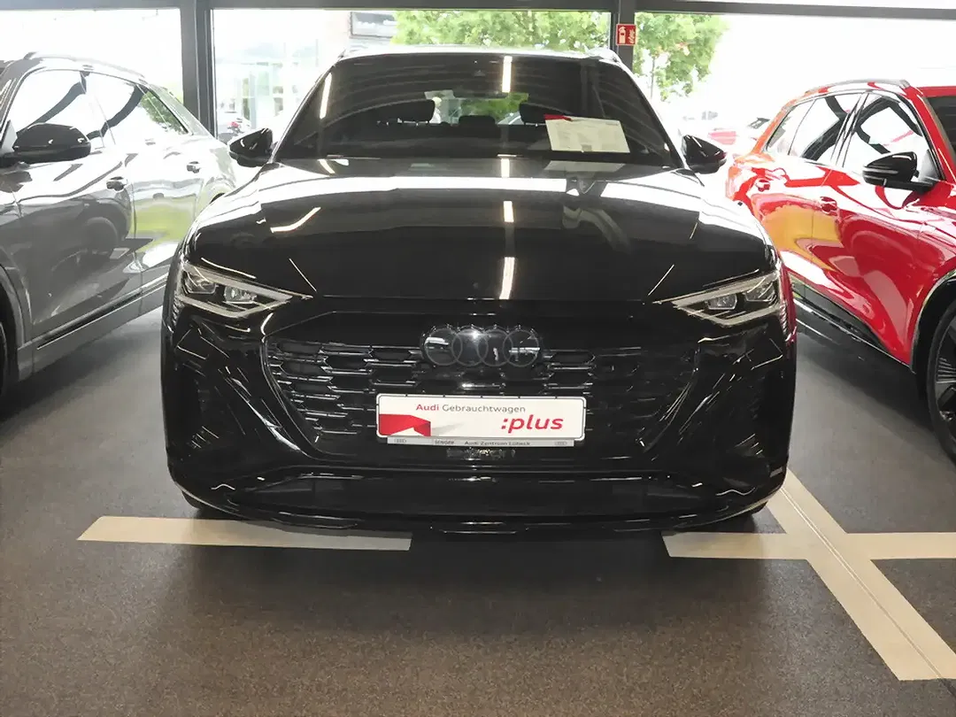 Audi Q8 e-tron 55 quattro S line - Thumbnail 1