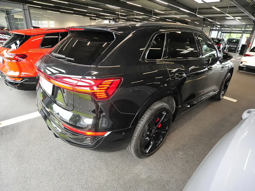 Audi Q8 e-tron 55 quattro S line - Thumbnail 2