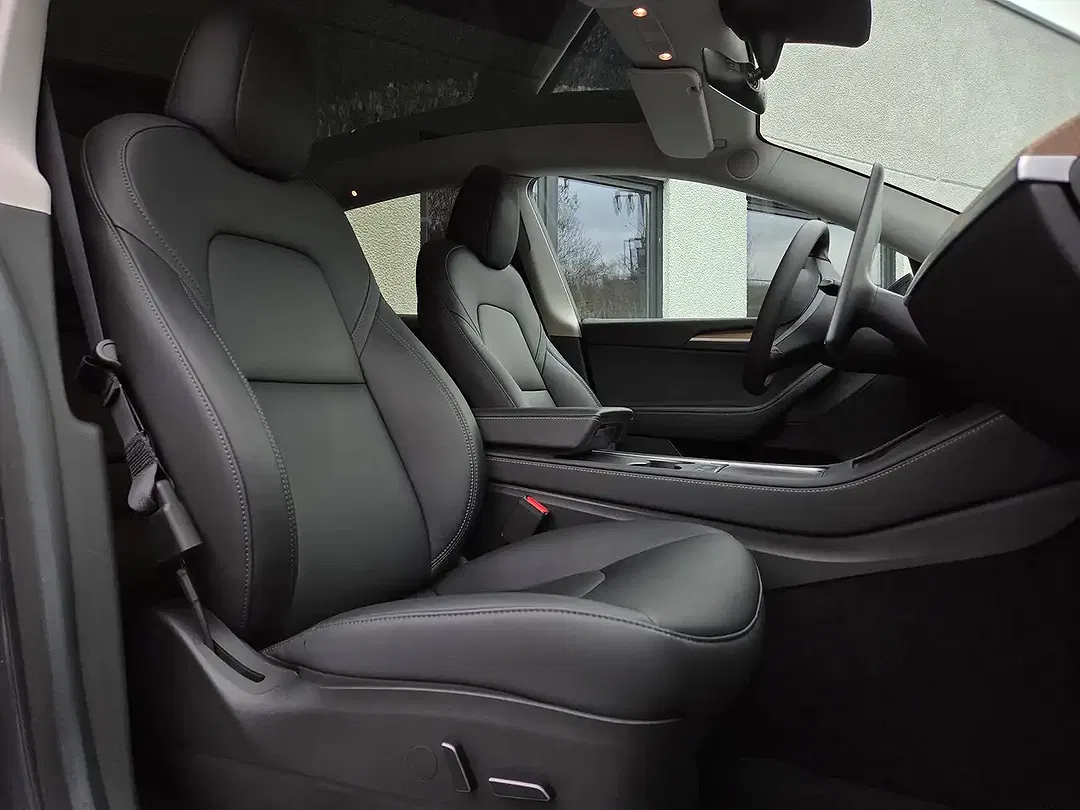 Tesla Model Y - Thumbnail 7