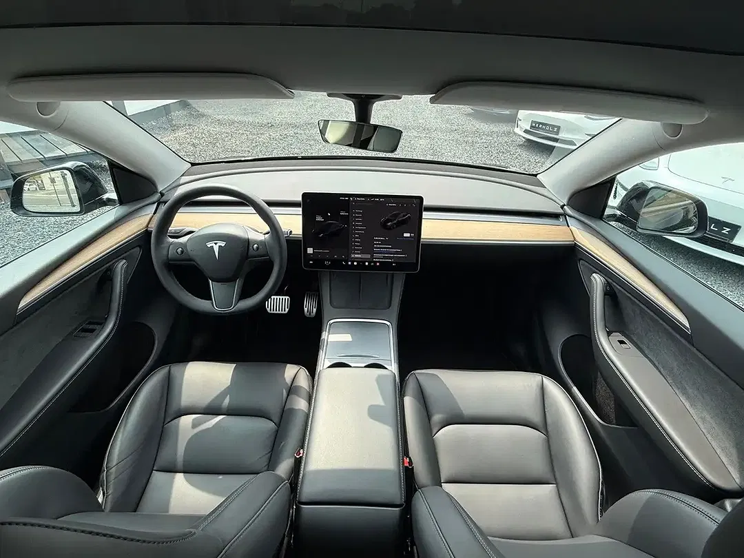 Tesla Model Y RWD - Thumbnail 11