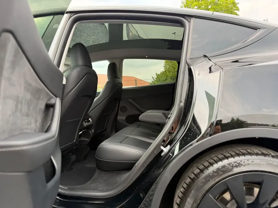 Tesla Model Y RWD - Thumbnail 14