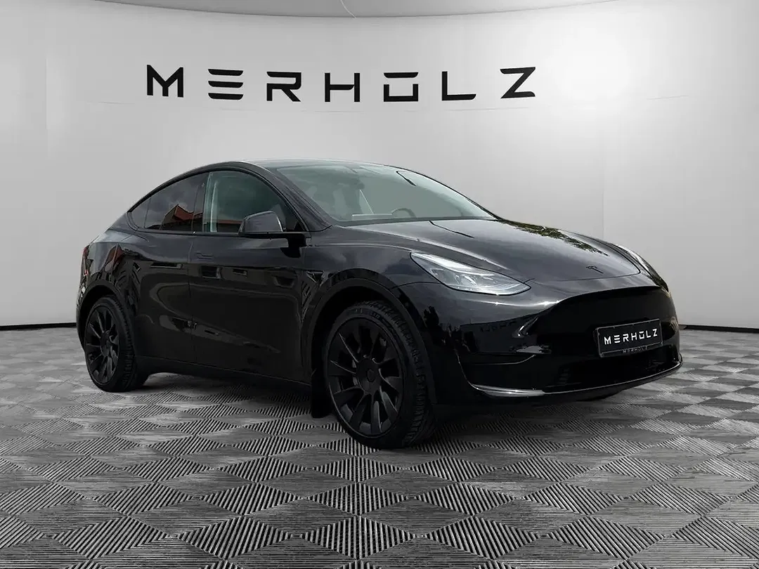 Tesla Model Y RWD - Thumbnail 3