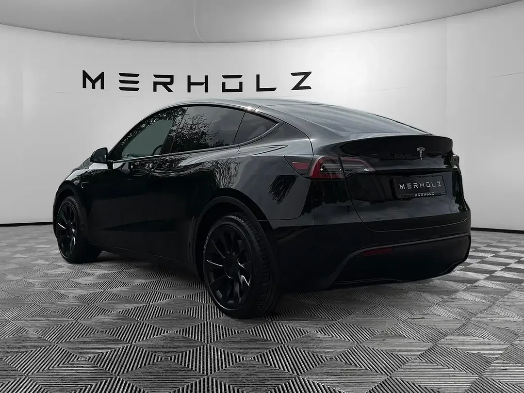 Tesla Model Y RWD - Thumbnail 5