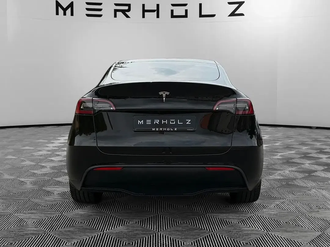 Tesla Model Y RWD - Thumbnail 6