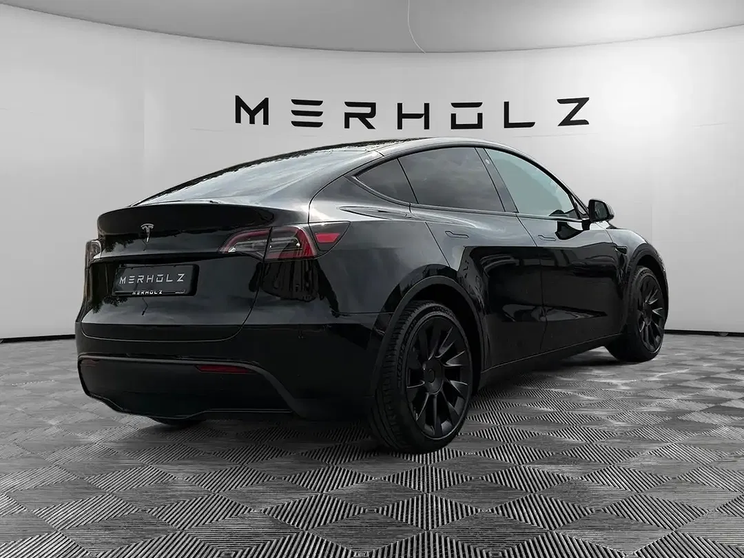 Tesla Model Y RWD - Thumbnail 7