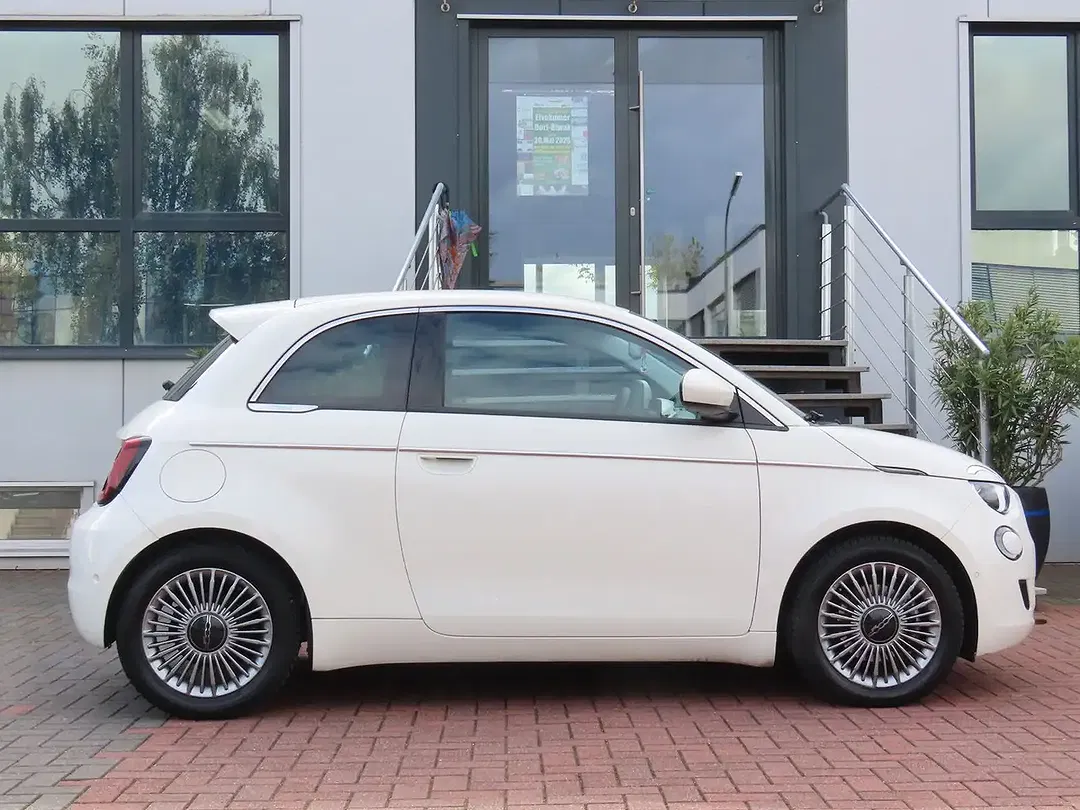 Fiat 500e - Thumbnail 10