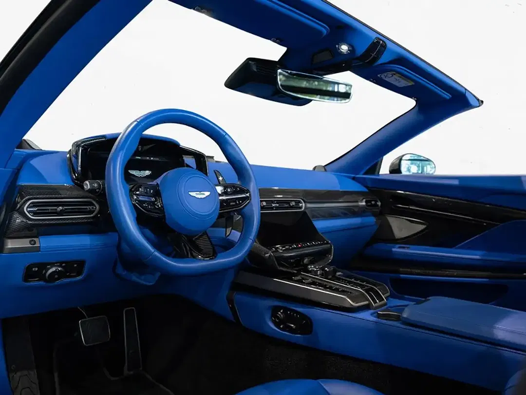 Aston Martin Vanquish Volante - Thumbnail 4