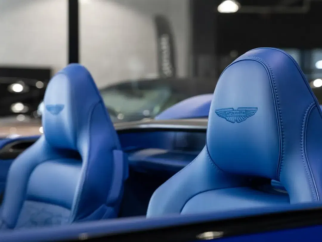 Aston Martin Vanquish Volante - Thumbnail 6