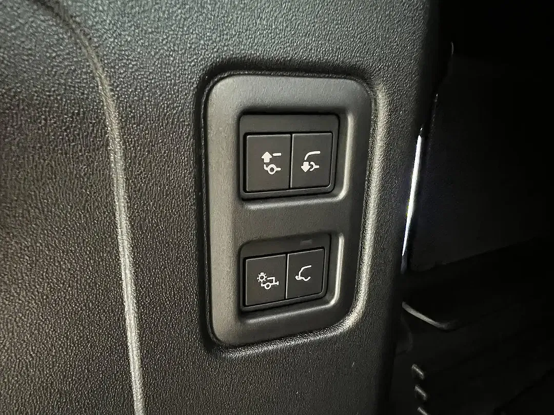 Land Rover Defender P425 X-Dynamic HSE - Thumbnail 14