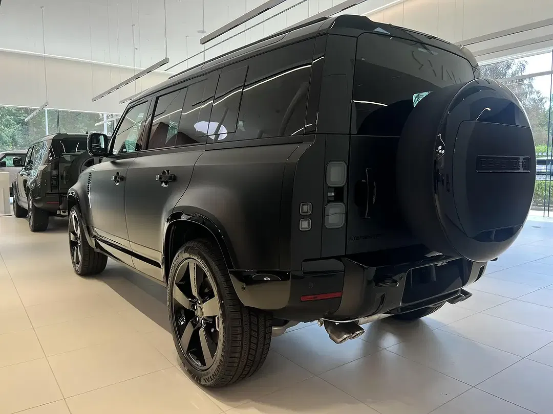 Land Rover Defender P425 X-Dynamic HSE - Thumbnail 3