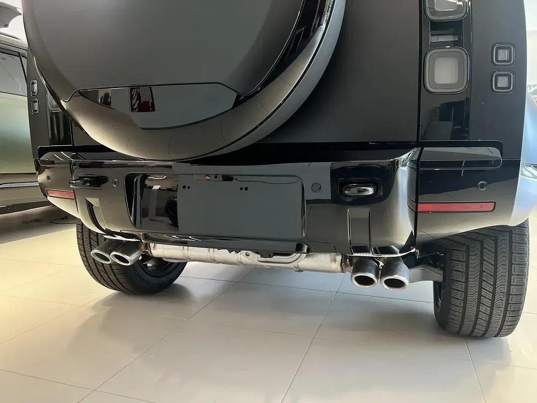 Land Rover Defender P425 X-Dynamic HSE - Thumbnail 4