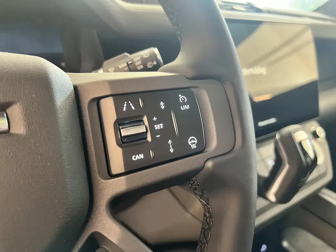 Land Rover Defender P425 X-Dynamic HSE - Thumbnail 9