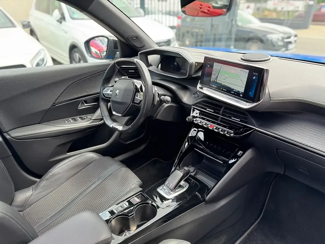 Peugeot 2008 BlueHDi GT - Thumbnail 9