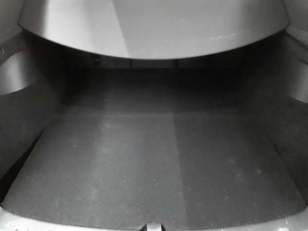 Tesla Model Y RWD - Thumbnail 10