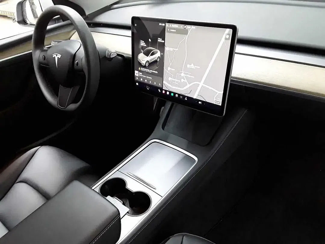 Tesla Model Y RWD - Thumbnail 12